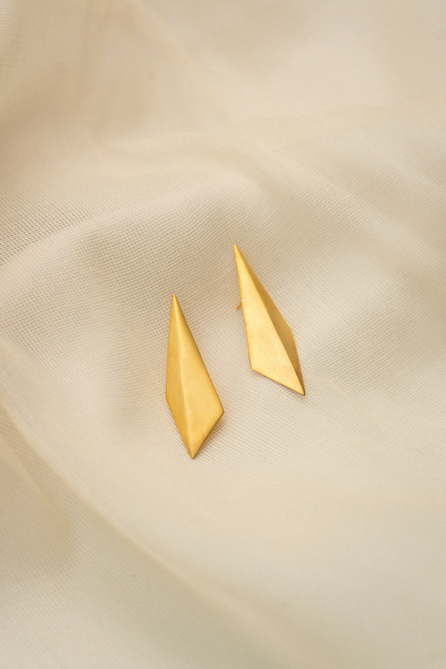 Linea Gold earrings